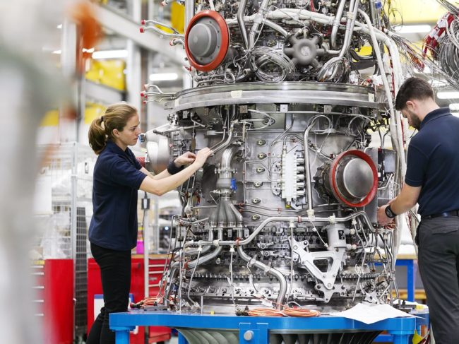 Rolls-Royce Brings VR to C-130J Engines