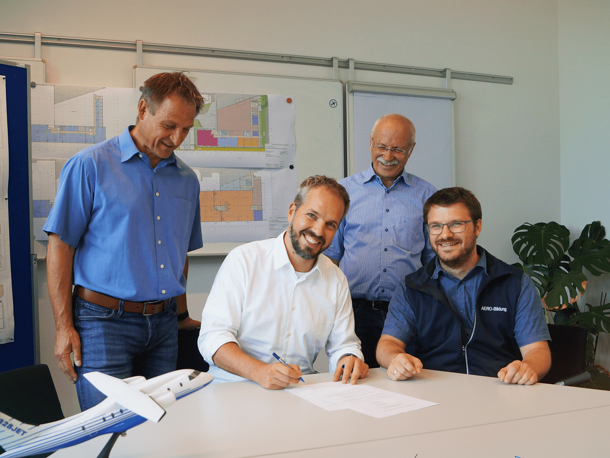 Deutsche Aircraft–AERO-Bildung Sign Maintenance Training Partnership