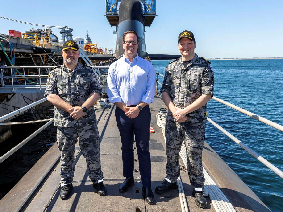 Australian submarine command course