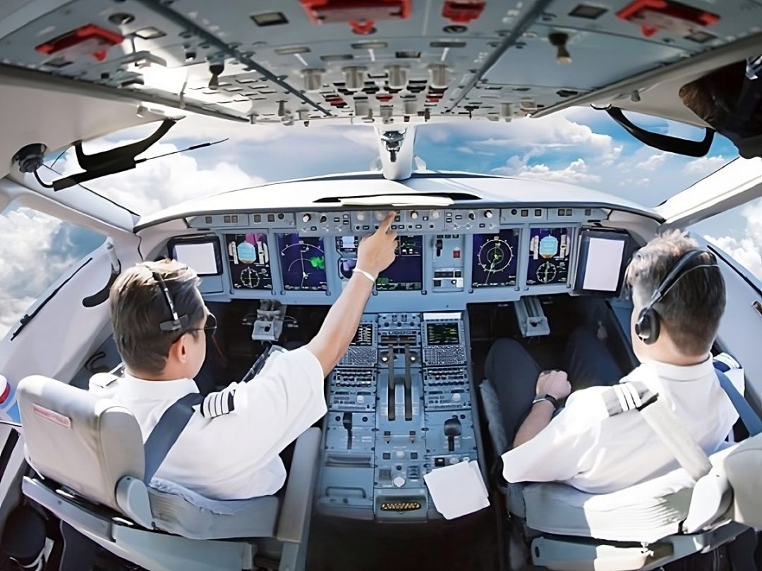 CAT_Kauchak_20_July_House_FAA_article_Spirit_academy-photo-commercial-pilot-switches-cockpit_20284_-transformed (1).jpeg