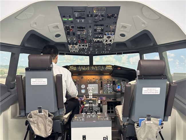 U-Wing 737NG flight simulator.jpg