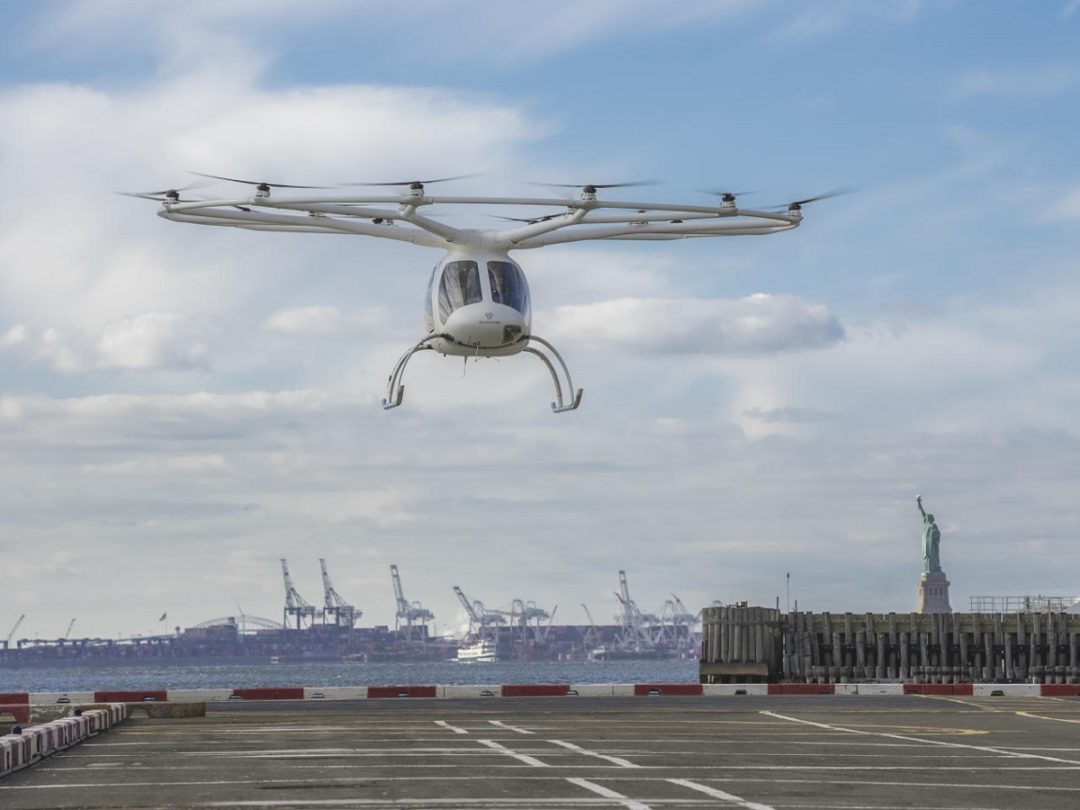 Volocopter_2X_becomes_first_crewed_eVTOL_to_fly_in_Downton_Manhattan__NYC__.jpg
