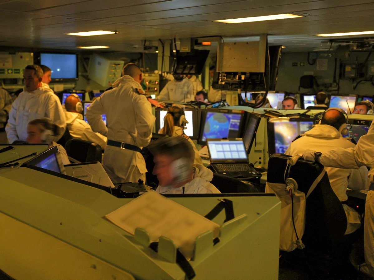 MS&T Dim MDO HMS Diamond ships operations room Sea Viper.jpg